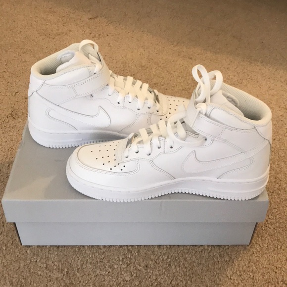 nike wmns air force 1 07 mid